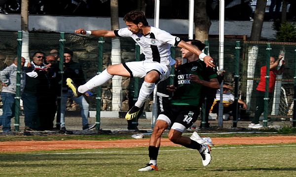 Çeşme Belediyespor - Şirinyerspor maçı fotoğrafları