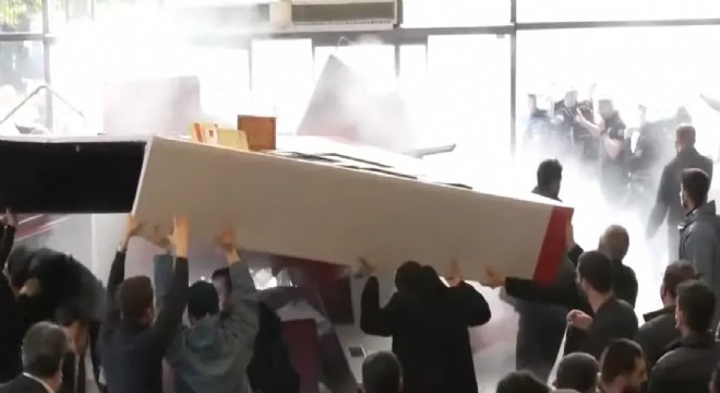 CHP Genel Merkezine Polis müdahalesi!