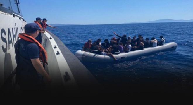 Çeşme'de 25 düzensiz göçmen kurtarıldı