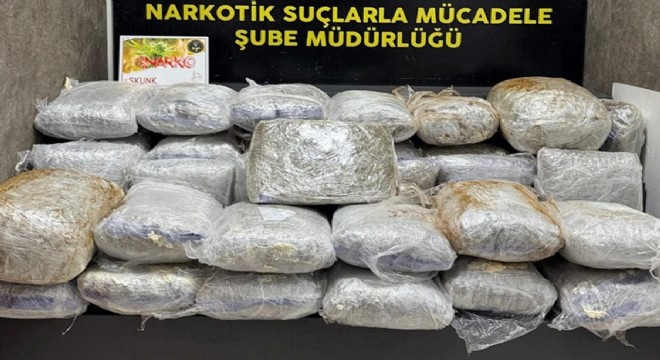 ‘Çeşme’de arabadan 65 kilo uyuşturucu çıktı!