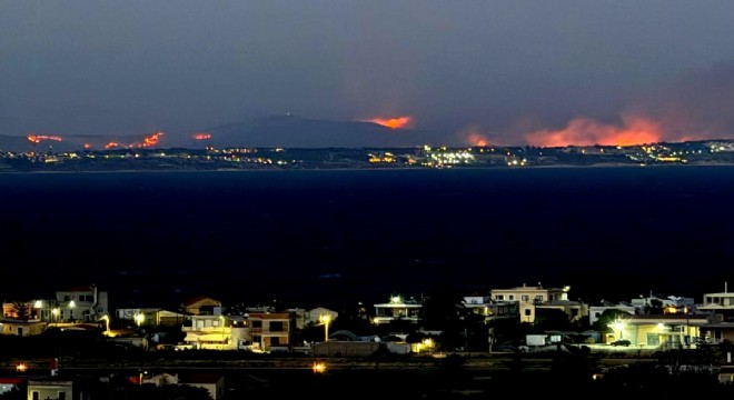 Çeşme yangını Sakız Adası'ndan böyle görüntülendi