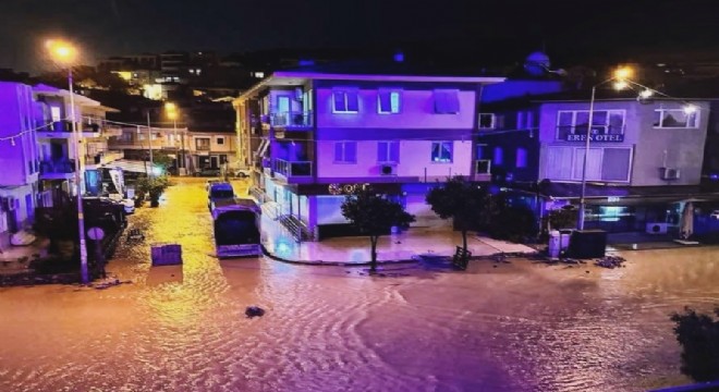 Çeşme'yi fırtına vurdu!