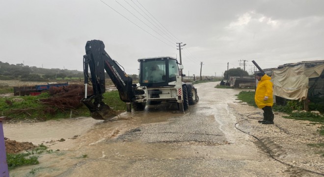 Çeşme'yi yağmur vurdu!