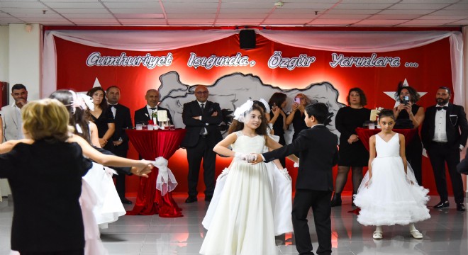 Cumhuriyet’in çınarları geleneksel baloda