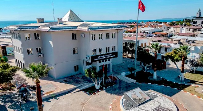Son dakika! Seferihisar Belediyesi'ne operasyon