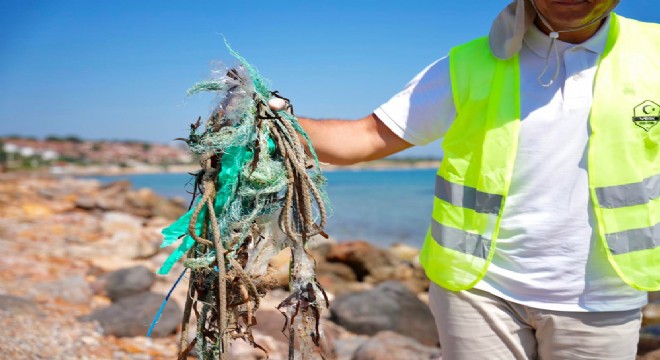 Çeşme’de aynı gün iki ayrı noktada çevre seferberliği