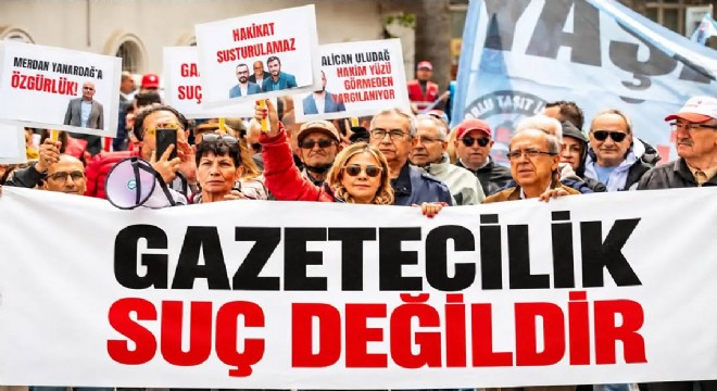 Gazeteciler 'Sansüre Hayır!' demek için sokakta
